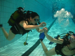  Buceo rodeado de entusiastas 